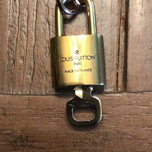 Authentic Louis Vuitton lock with chain necklace. - Picture 3 of 5